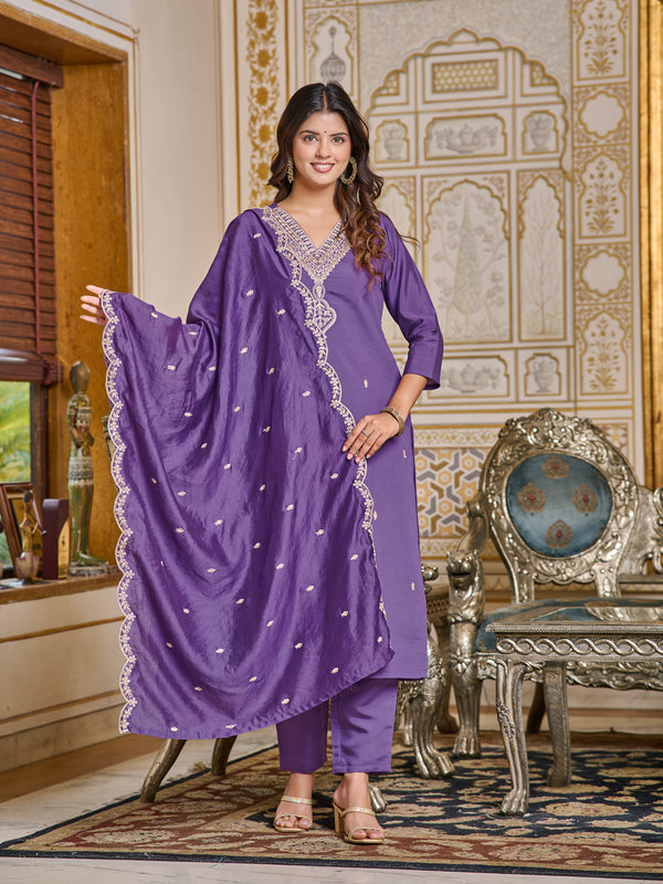 Purple Kurti Set Adorned with Delicate Embroidery and Scalloped Dupatta