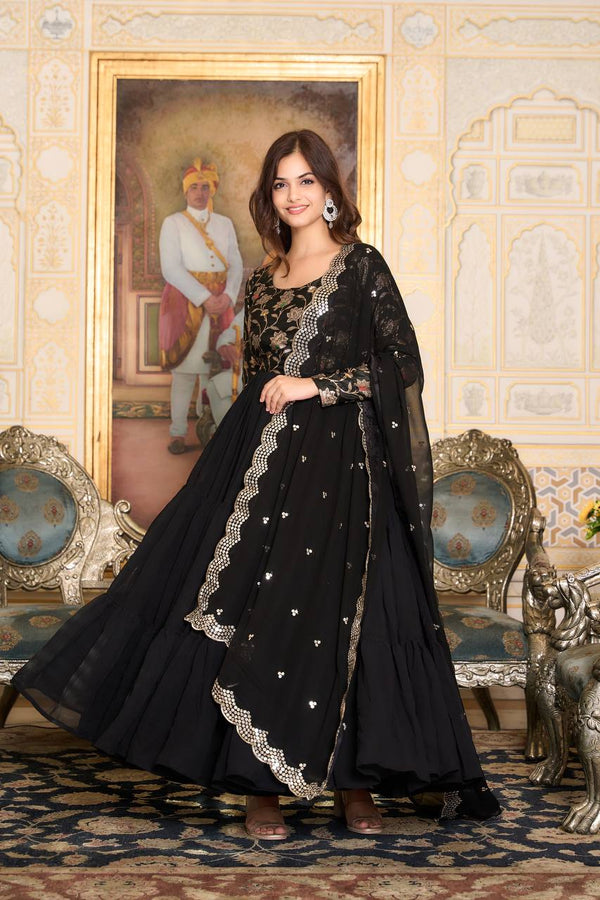 Stunning Black Anarkali Set with Luxurious Dupatta and Elegant Detailing